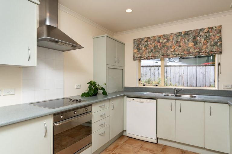 Photo of property in 1b Kereru Bend, Tawa, Wellington, 5028