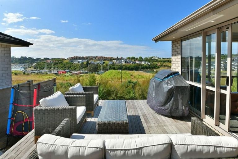 Photo of property in 8 Resolution Drive, Gulf Harbour, Whangaparaoa, 0930