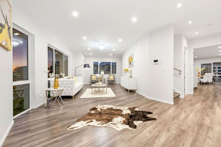 Photo of property in 15 Catalina Avenue, Rosehill, Papakura, 2113