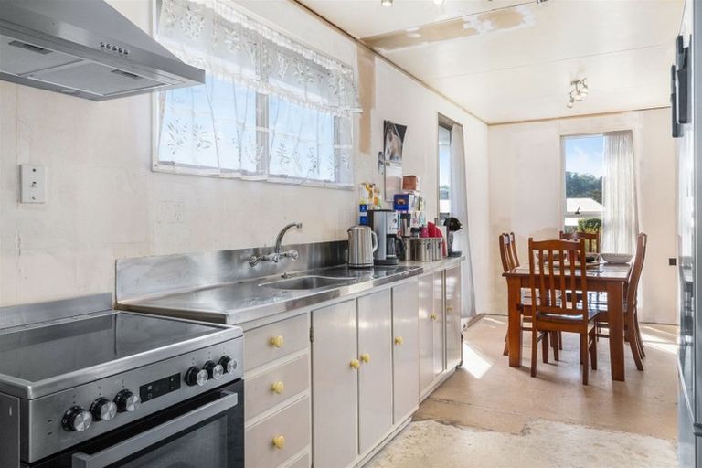 Photo of property in 37 Conclusion Street, Ascot Park, Porirua, 5024