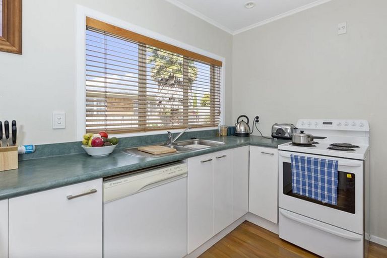 Photo of property in 20 Campbell Place, Papakura, 2110