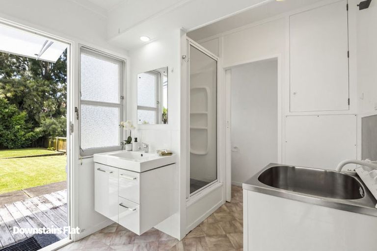 Photo of property in 16 Keldale Place, Forrest Hill, Auckland, 0620