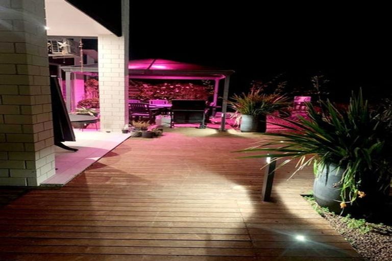 Photo of property in 37 Newington Road, Henderson, Auckland, 0612