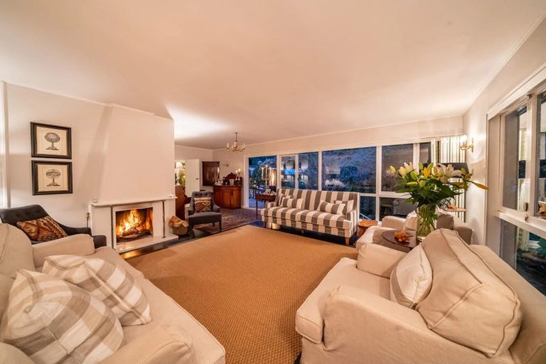 Photo of property in 9 Chatsworth Road, Silverstream, Upper Hutt, 5019