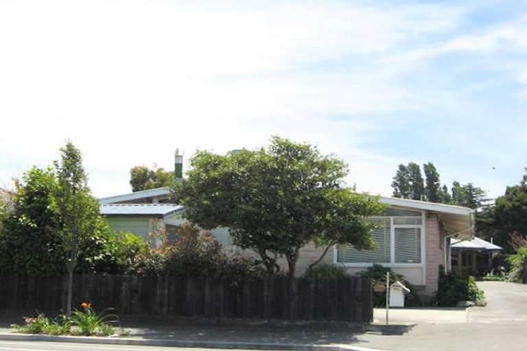 Photo of property in 217 Wainoni Road, Avondale, Christchurch, 8061
