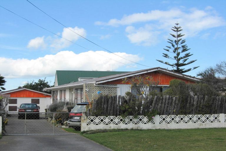 Photo of property in 2 Miro Street, Castlecliff, Whanganui, 4501