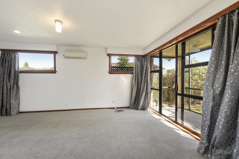 Photo of property in 2/7 Aileen Place, Upper Riccarton, Christchurch, 8041