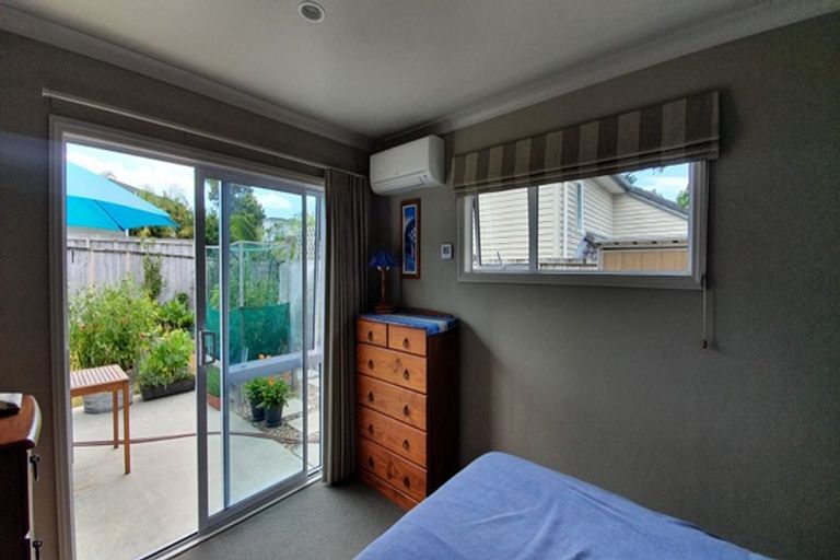 Photo of property in 10 Nirmal Place, Sunnyvale, Auckland, 0612
