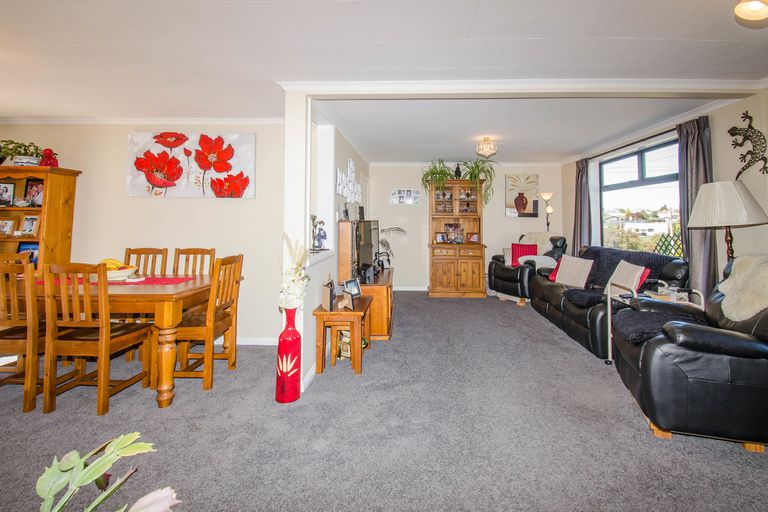 Photo of property in 16 Severn Street, Green Island, Dunedin, 9018