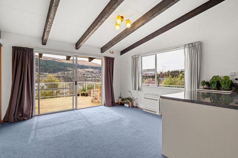 Photo of property in 52 Oregon Drive, Kelvin Heights, Queenstown, 9300