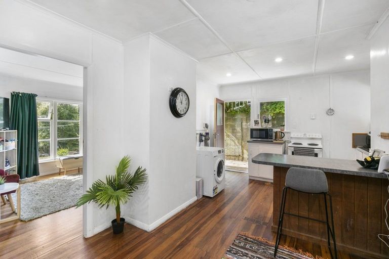 Photo of property in 138 Miromiro Road, Normandale, Lower Hutt, 5010