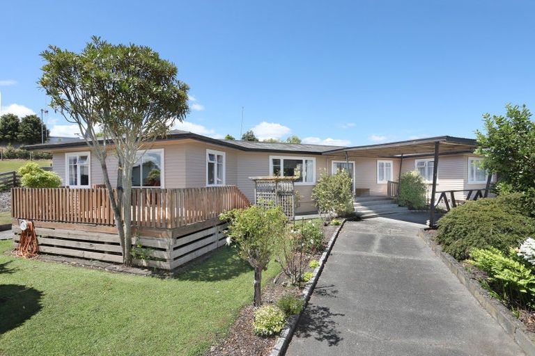 Photo of property in 19 Ingham Street, Halcombe, Feilding, 4779