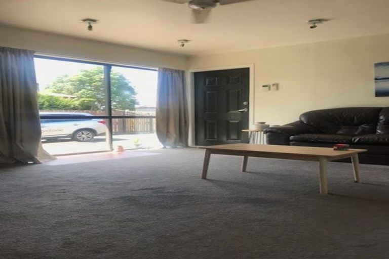 Photo of property in 2/22 Cosgrave Road, Papakura, 2110