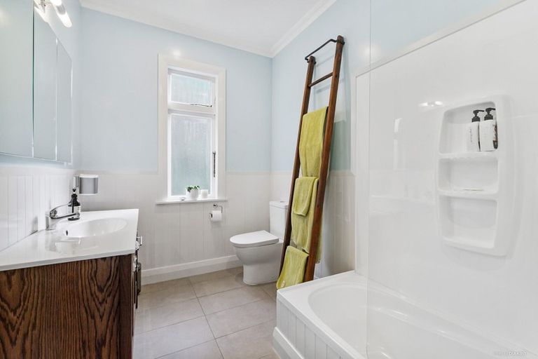 Photo of property in 54b Severn Street, Island Bay, Wellington, 6023