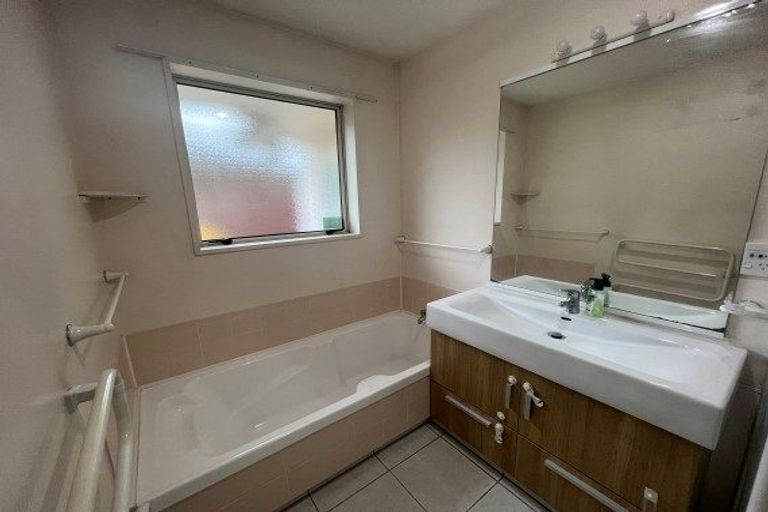 Photo of property in 15 Cardigan Bay Place, Addington, Christchurch, 8024