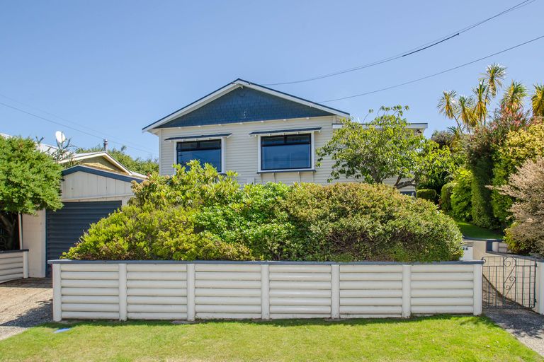 Photo of property in 16 Severn Street, Green Island, Dunedin, 9018