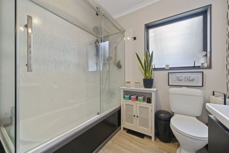 Photo of property in 5 Coromandel Court, Roslyn, Palmerston North, 4414