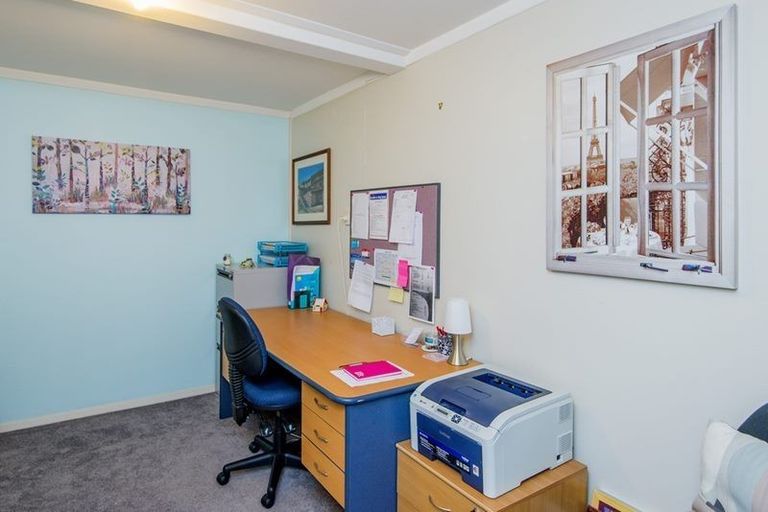 Photo of property in 137 Seaview Road, Paraparaumu Beach, Paraparaumu, 5032