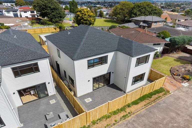 Photo of property in 60c Hutchinsons Road, Bucklands Beach, Auckland, 2014