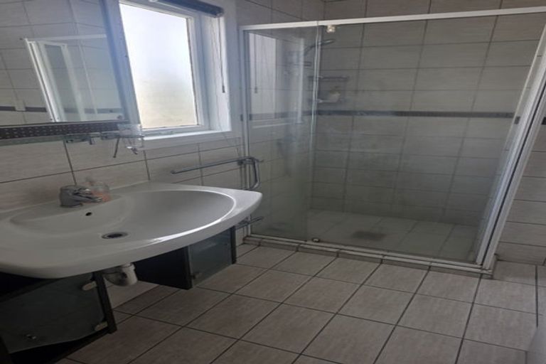 Photo of property in 20 Harrington Road, Henderson, Auckland, 0610