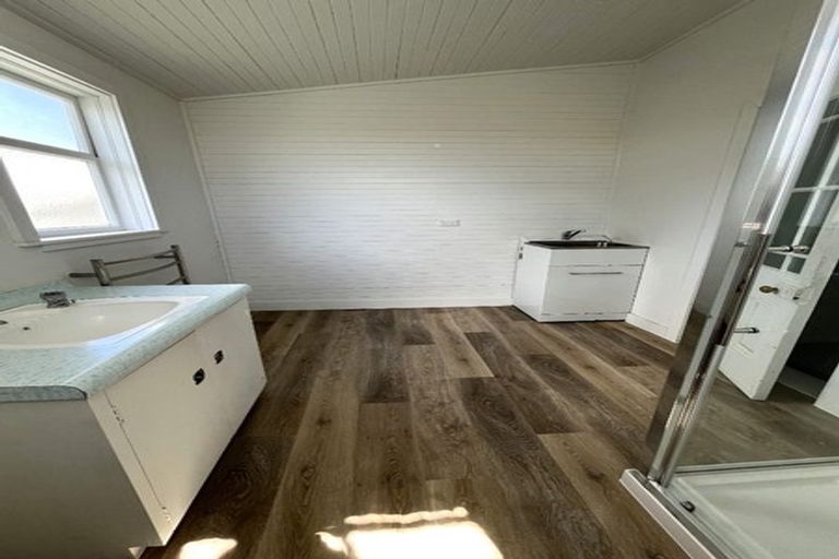 Photo of property in 100 Broadway, Carterton, 5713