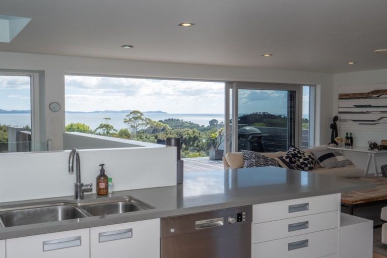 Photo of property in 16 Bay View Road, Moncks Bay, Christchurch, 8081