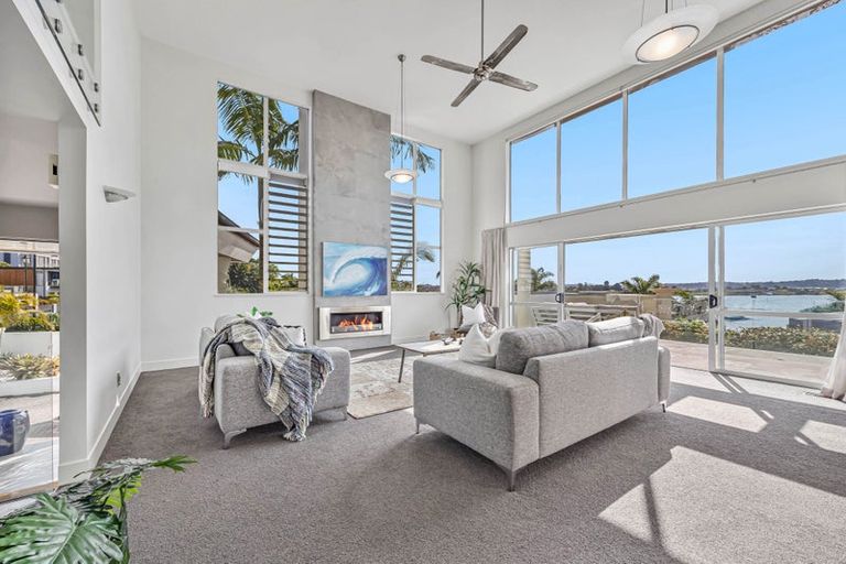 Photo of property in 15 Courtneys, West Harbour, Auckland, 0618