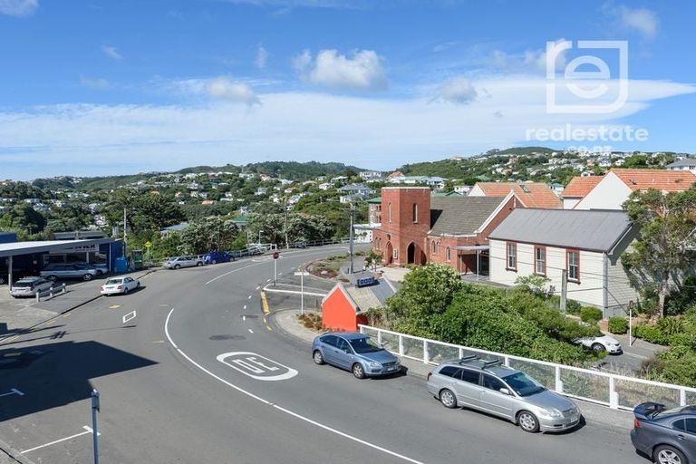 Photo of property in 70 Northland Road, Northland, Wellington, 6012