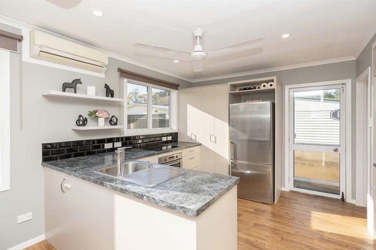 Photo of property in 19 Manapouri Place, Glenview, Hamilton, 3206