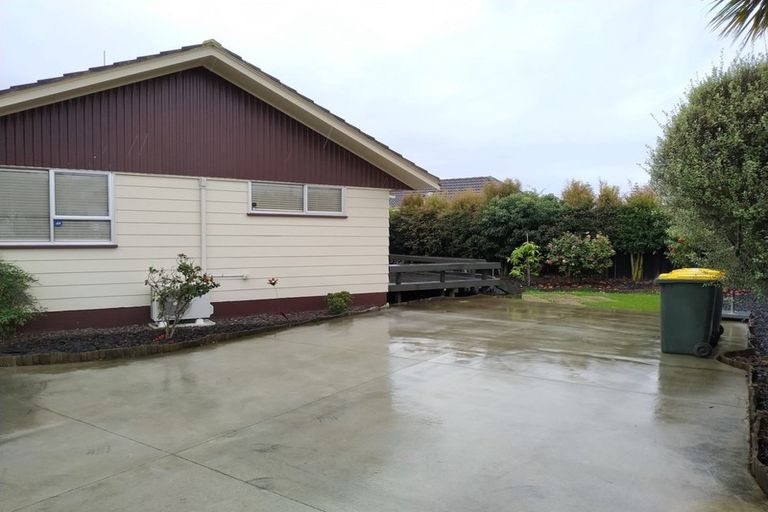 Photo of property in 19 Tomintoul Place, Highland Park, Auckland, 2010