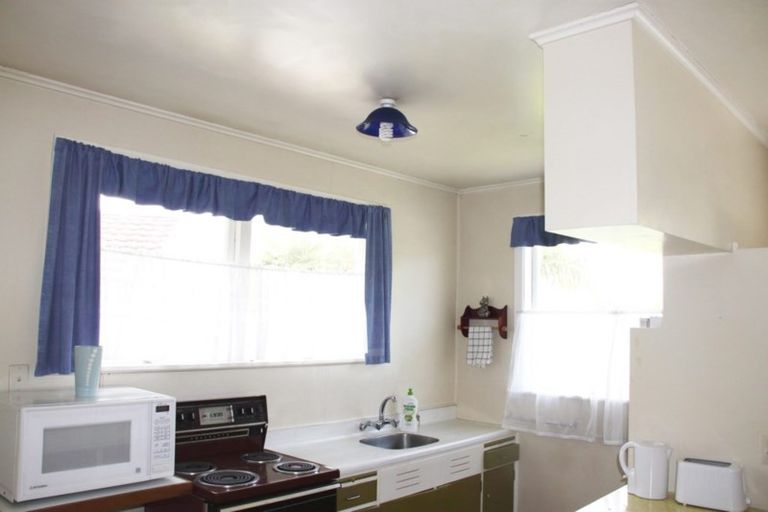 Photo of property in 16 Madison Place, Forrest Hill, Auckland, 0620