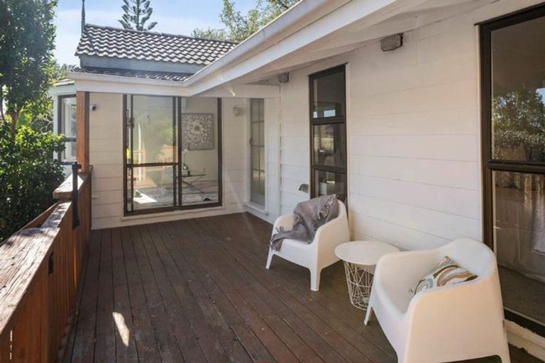 Photo of property in 72 Lynn Road, Bayview, Auckland, 0629