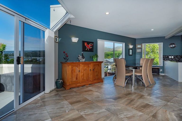 Photo of property in 9 Avoca Valley Road, Heathcote Valley, Christchurch, 8022
