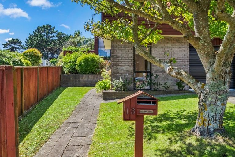 Photo of property in 13 Kinnel Grove, Papakowhai, Porirua, 5024