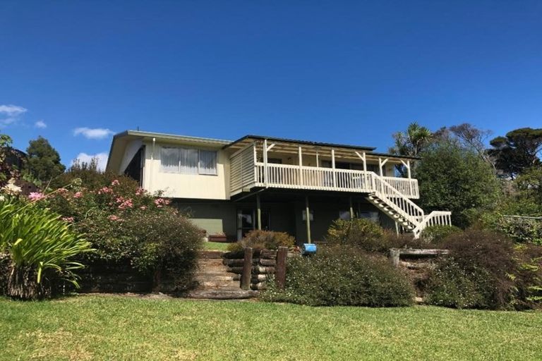 Photo of property in 13 Island Bay Road, Beach Haven, Auckland, 0626