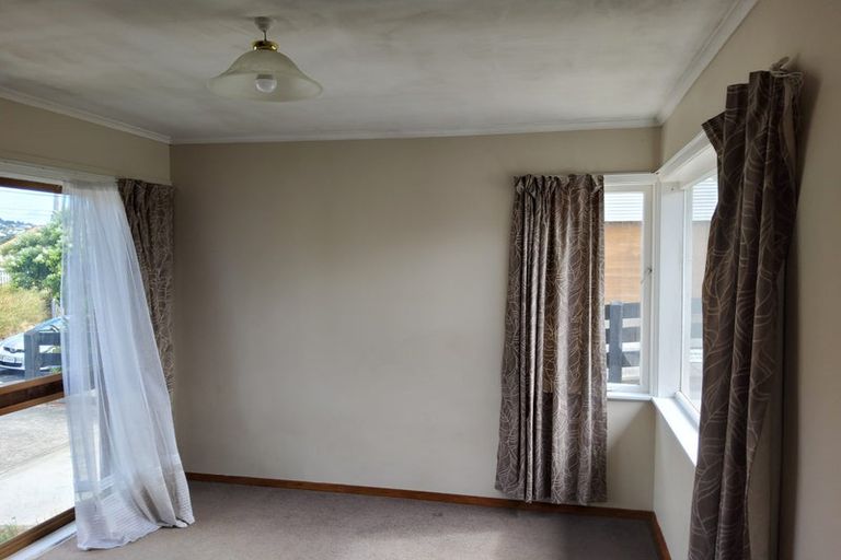 Photo of property in 73 Mills Road, Brooklyn, Wellington, 6021