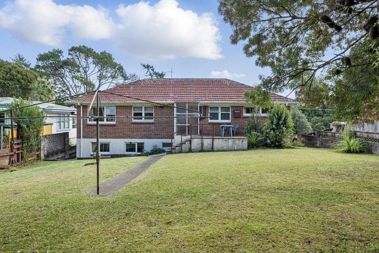 Photo of property in 18 Millbrook Road, Henderson, Auckland, 0612