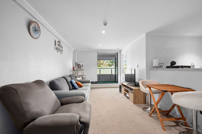 Photo of property in 13a/30 Westward Ho, Glen Eden, Auckland, 0602