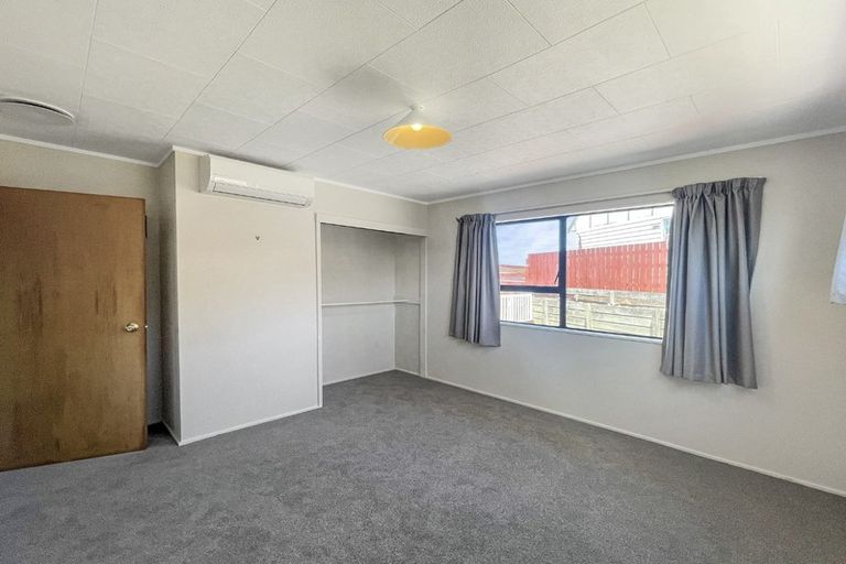 Photo of property in 7 Sunhaven Drive, Newlands, Wellington, 6037