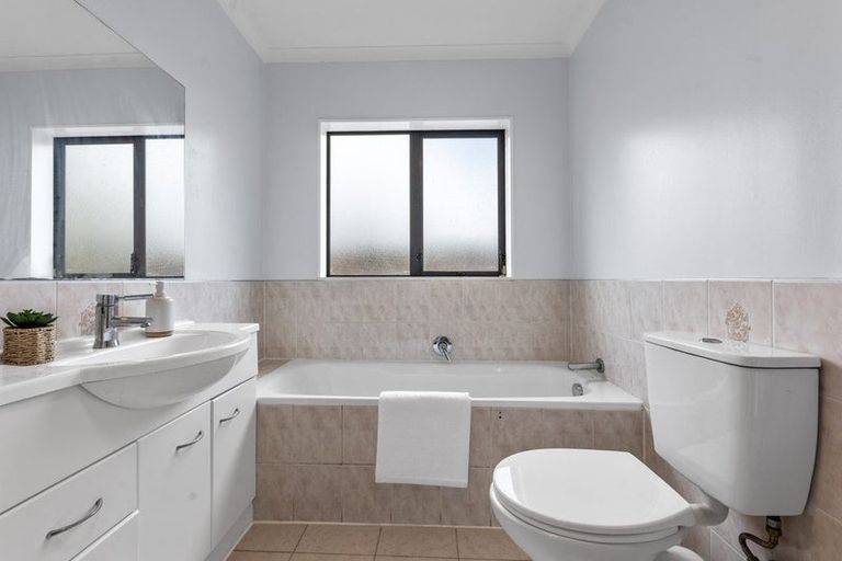 Photo of property in 628a Te Atatu Road, Te Atatu Peninsula, Auckland, 0610