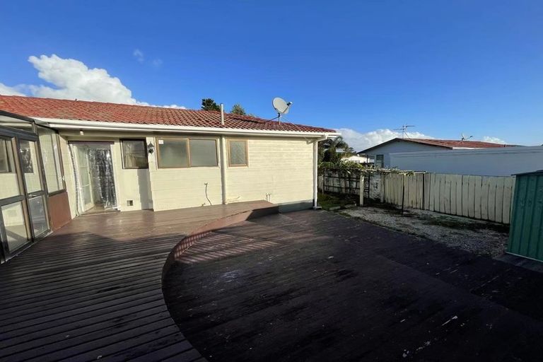 Photo of property in 1/9 Casuarina Road, Half Moon Bay, Auckland, 2012