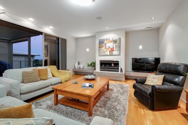Photo of property in 39 Grand Drive, Orewa, 0931