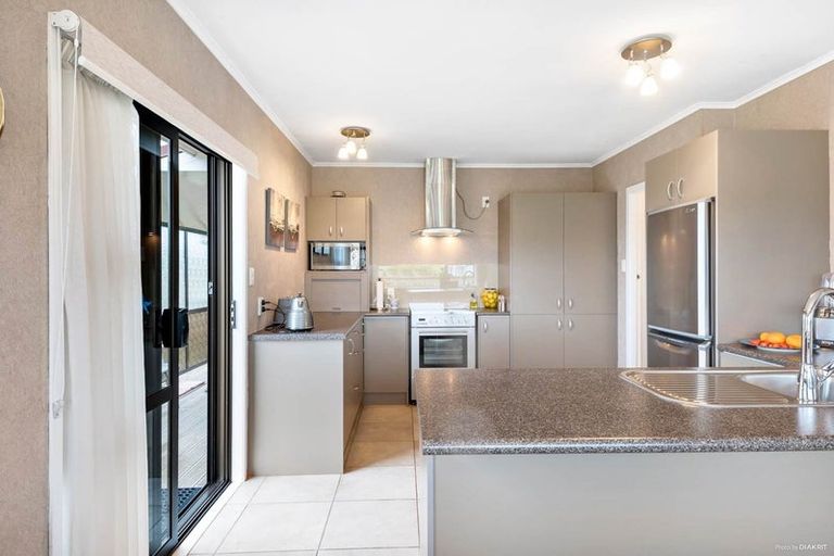 Photo of property in 5 Booth Crescent, Tuakau, 2121