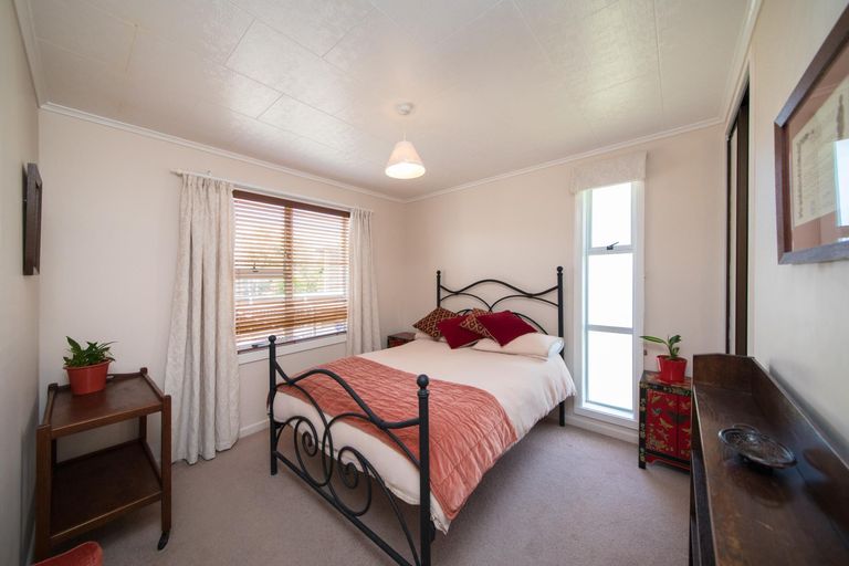 Photo of property in 30 Battersea Place, Roslyn, Palmerston North, 4414