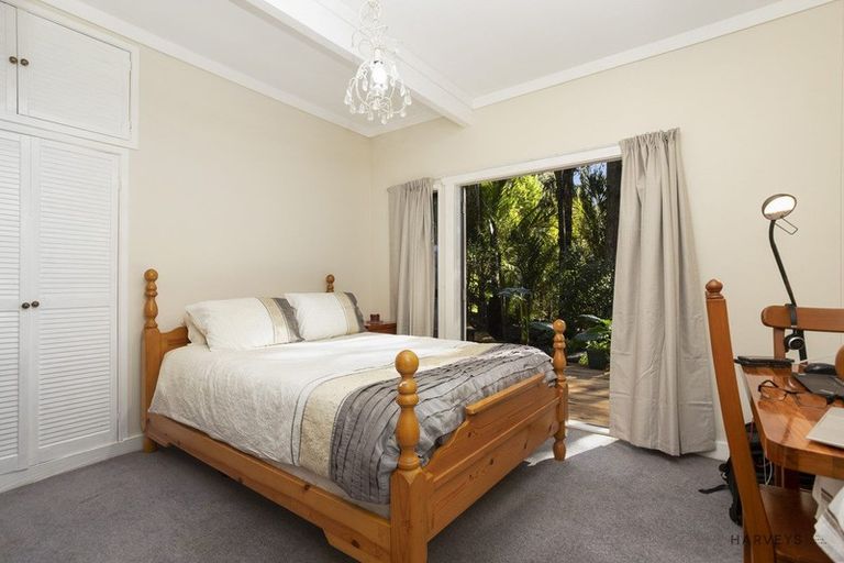 Photo of property in 208 Woodlands Park Road, Titirangi, Auckland, 0604