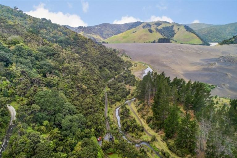 Photo of property in 13 Tasman View Road, Te Henga / Bethells Beach, Bethells Beach, 0781