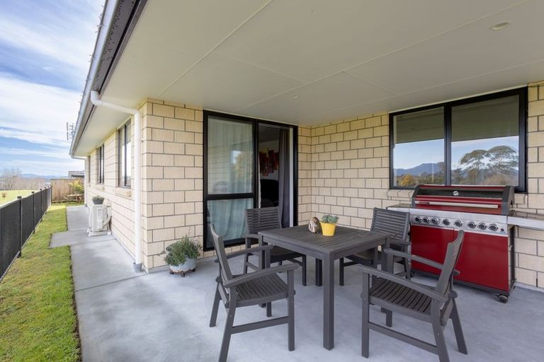 Photo of property in 30 Richardson Road, Omokoroa, 3114