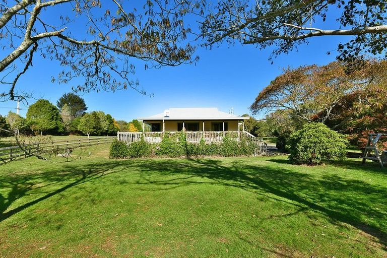 Photo of property in 1156 Peak Road, Helensville, 0875