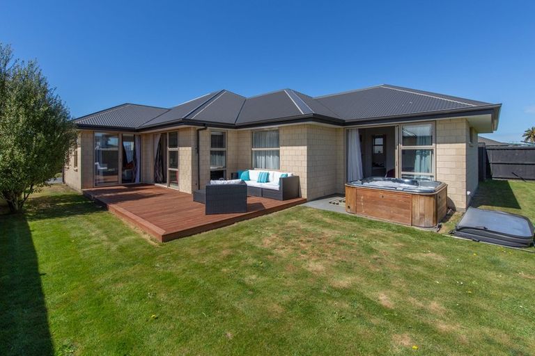 Photo of property in 13 Brockelbank Drive, Kaiapoi, 7630