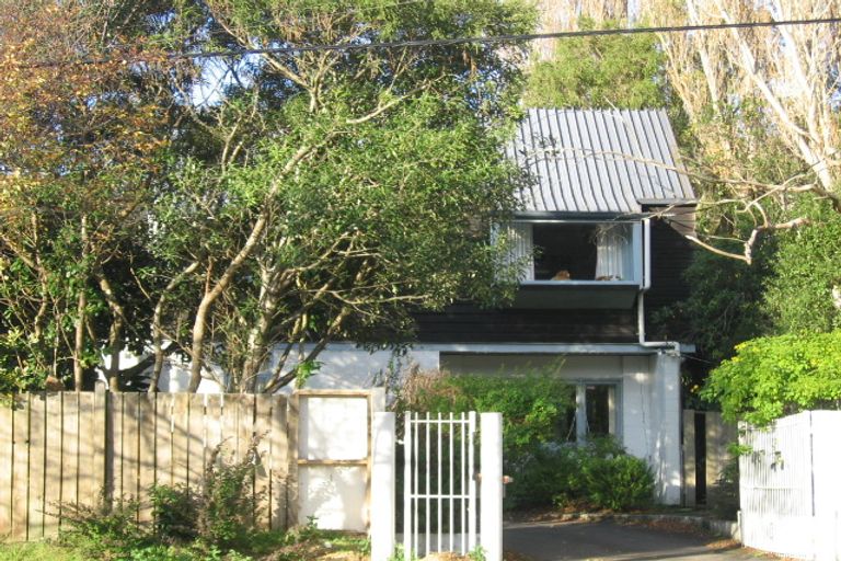 Photo of property in 451 Stokes Valley Road, Stokes Valley, Lower Hutt, 5019